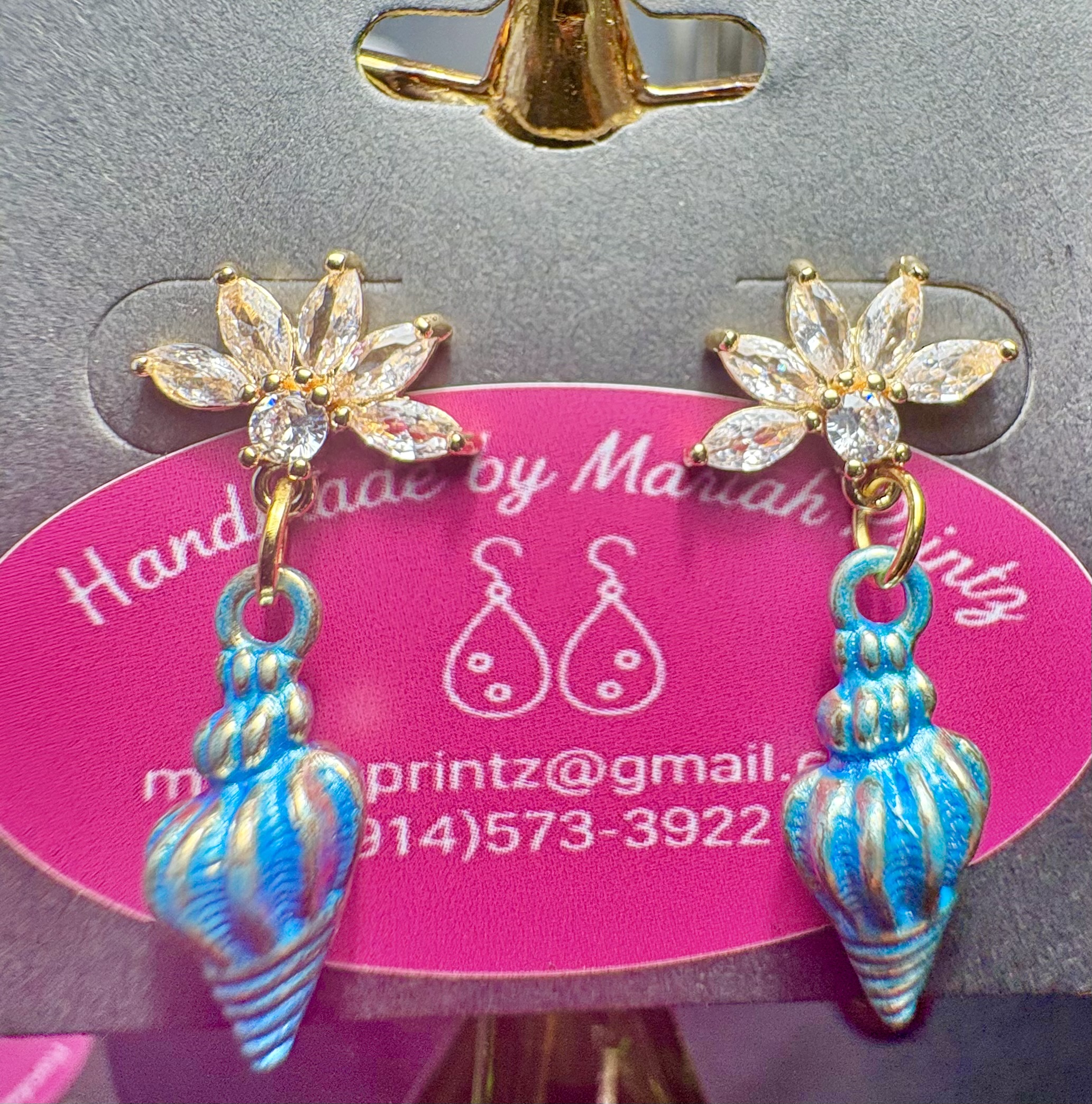 Little sky-blue snail